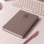 ⁦هدية تقاويم ١٤٤٧هـ، فضّي⁩ - الصورة ⁦3⁩