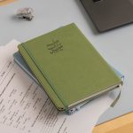 ⁦أجندة دراسية 25-2026م، عِلم رزق عمل، أخضر⁩ - الصورة ⁦2⁩