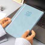 ⁦باقة من 5-10 أجندات مع كيس وبطاقة إهداء⁩ - الصورة ⁦3⁩